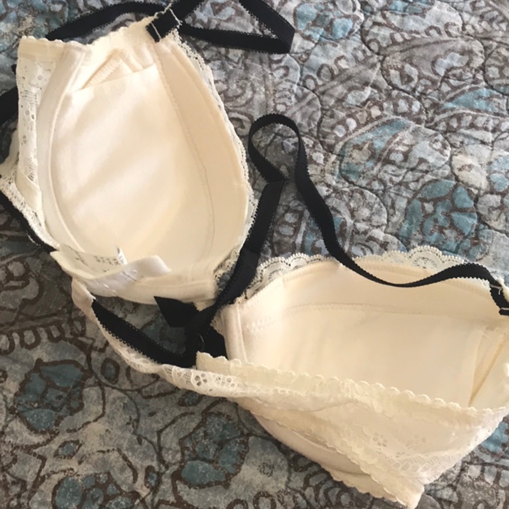 huit Lingerue Underwire Bra  34A - Picture 5 of 8